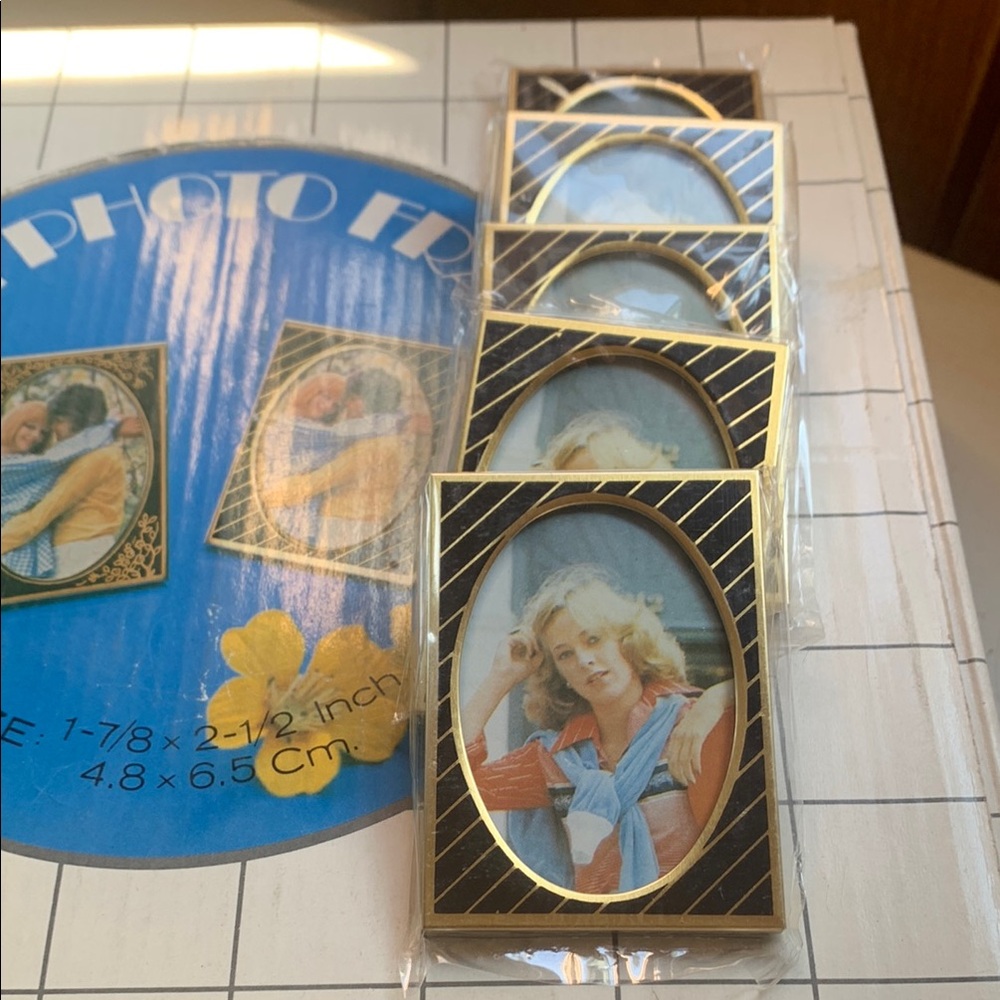 Mini Photo Frame Pk/10 black and gold stripe/Retro 70’s- 80’s